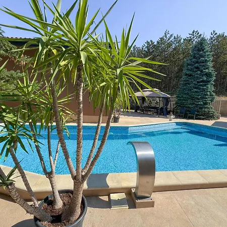 Pino - Villa, Casa, Cucina е Terrazza Vendégház Albena